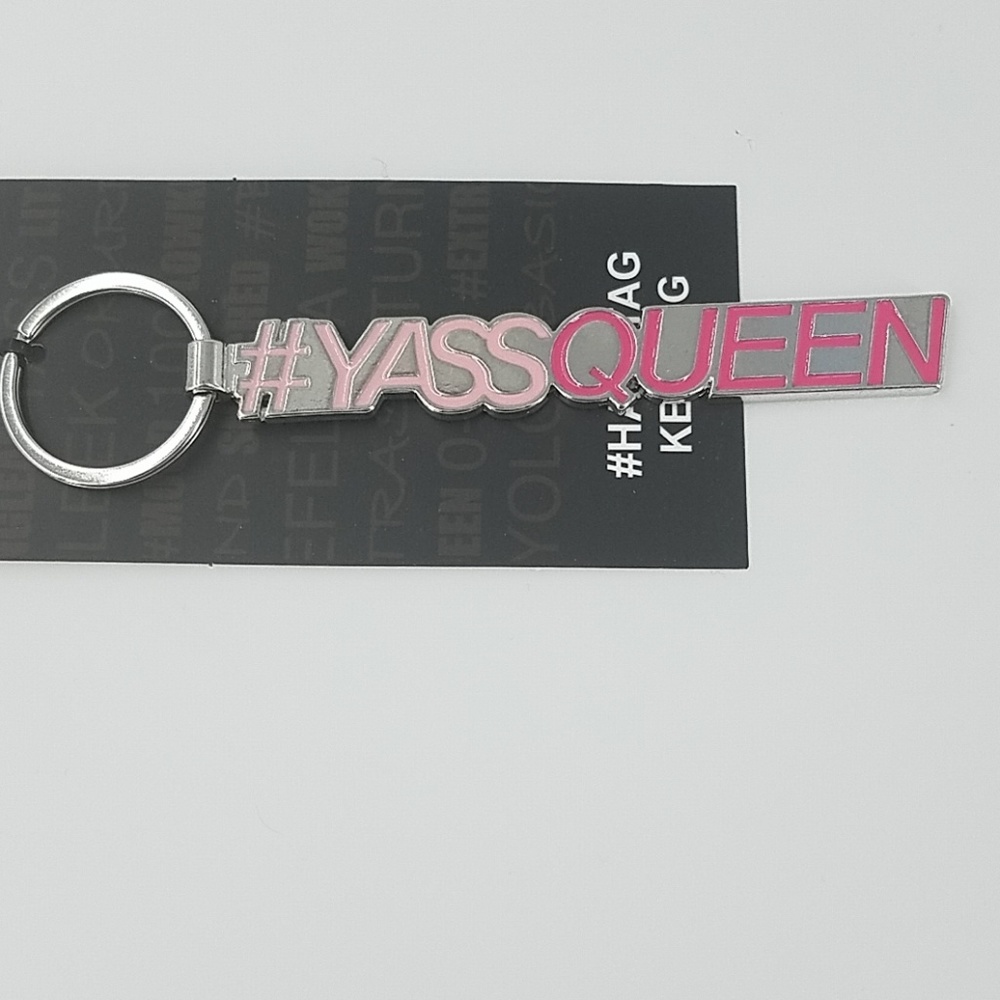 ⚡🎈➡️NWT Metal #YASSQUEEN Keyring